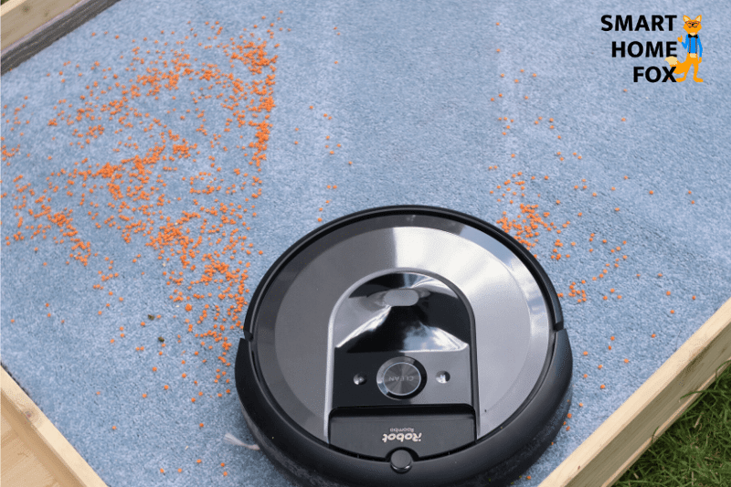 iRobot Roomba i7 Plus beim Linsen Saugtest auf dem Teppich